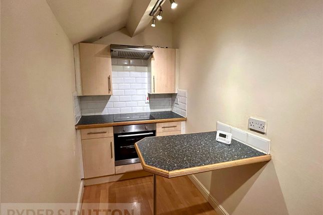 Flat to rent in Lord Street, Halifax, West Yorkshire
