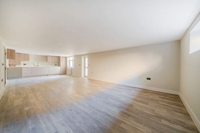 Oaklands- Apartment 5, 3, Oaklands, Hampshire photo 3