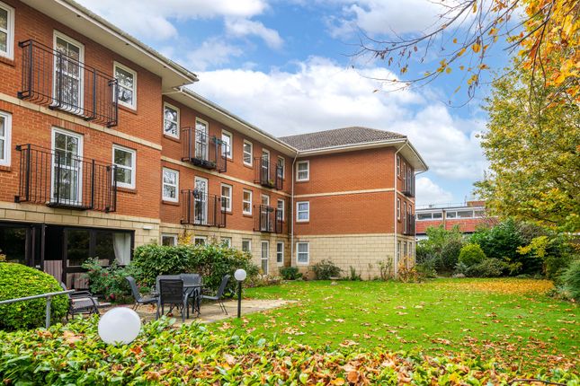 Thumbnail Flat for sale in Roebuck Close, Bancroft Road, Reigate
