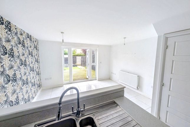 2, Smailes Close, Stockton-on-Tees photo 3