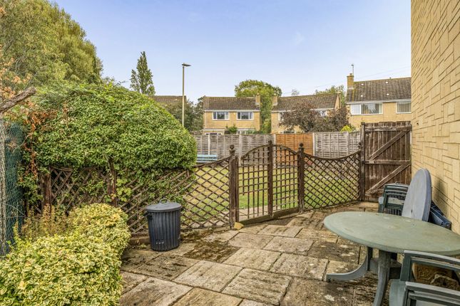 3, Unwin Close, Gloucestershire photo 3