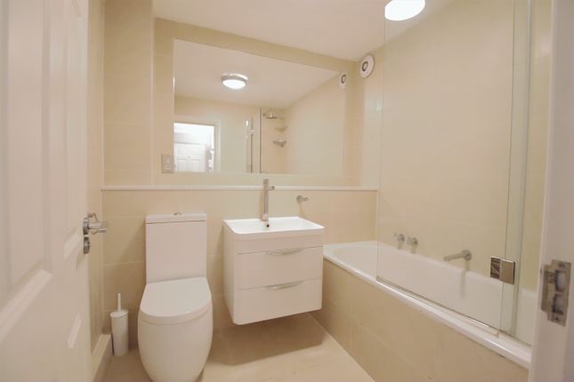 Flat for sale in Latchmere Road, Clapham