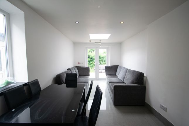 7-bed terraced on Harriet Street, Cardiff, £3,780/mo