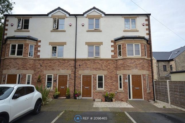 Thumbnail Terraced house to rent in The Oaks, Wakefield