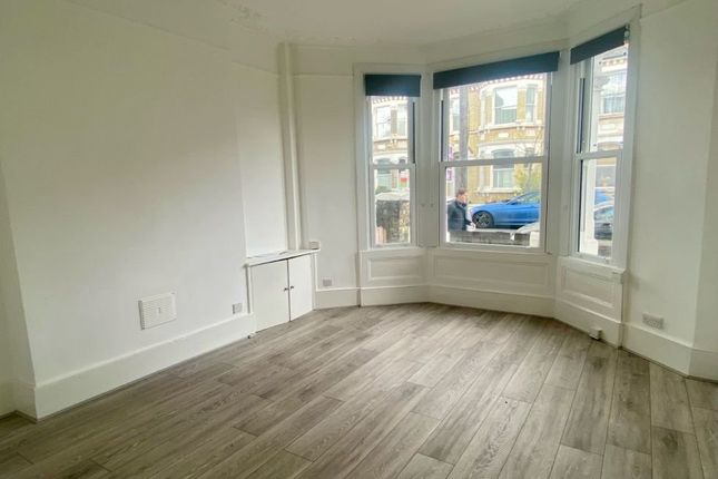 Thumbnail Flat to rent in Lavender Sweep, London