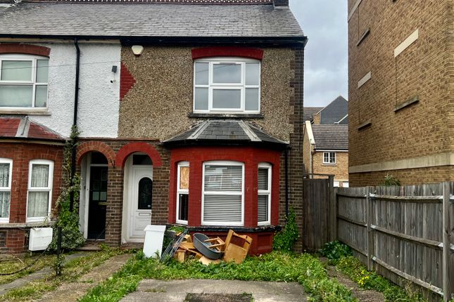 Thumbnail End terrace house to rent in Luton Road, Dunstable