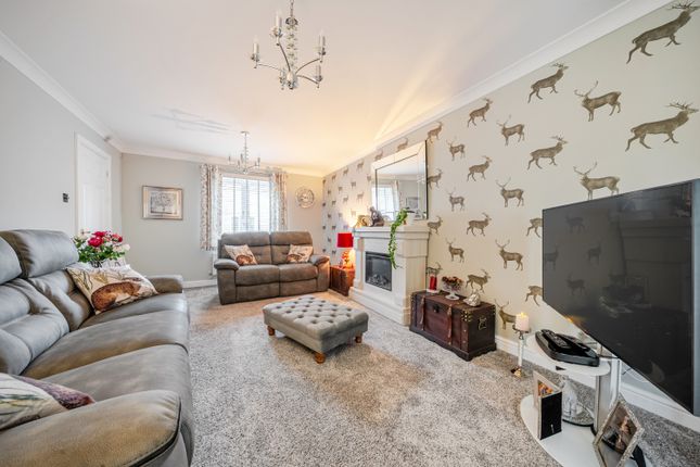 12, Hawthorn Drive, Burford photo 2