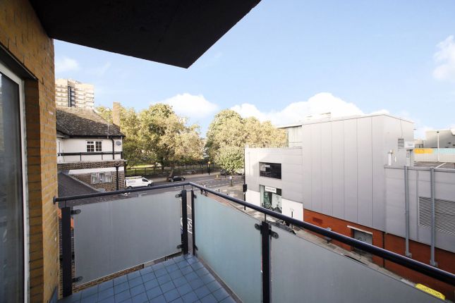 2 Artichoke Hill, London photo 4