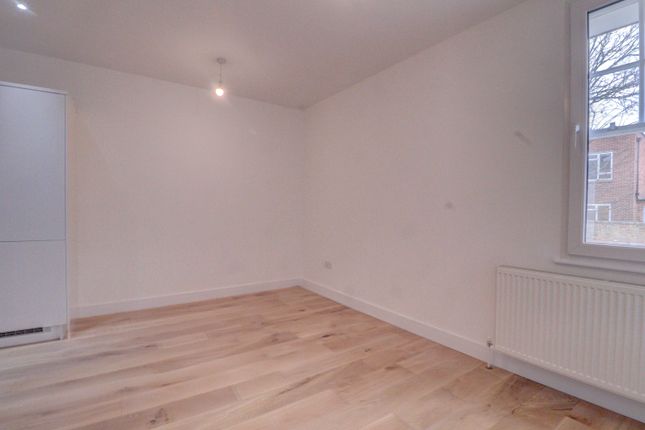 Flat to rent in Easton Street, High Wycombe, Buckinghamshire, JNP