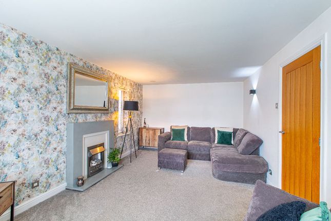 3 Adwalton Green, Drighlington photo 4