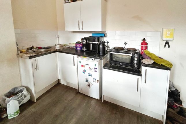 51, Victoria Crescent, Eccles photo 3