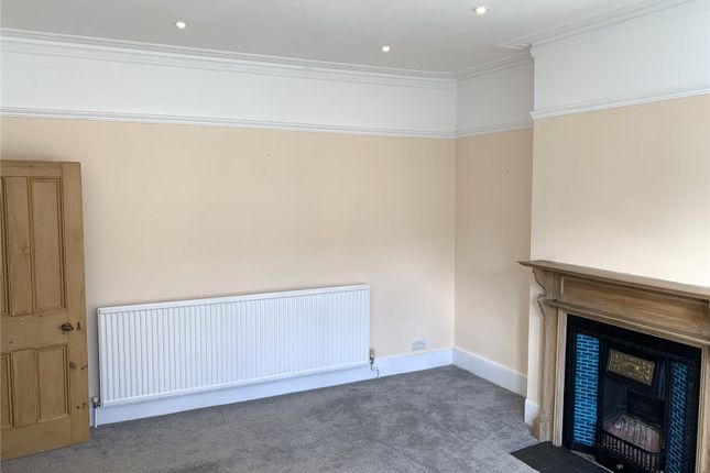 Flat to rent in Rosebery Road, Muswell Hill, London