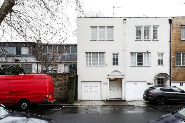 Studio to rent in Queensborough Terrace, London
