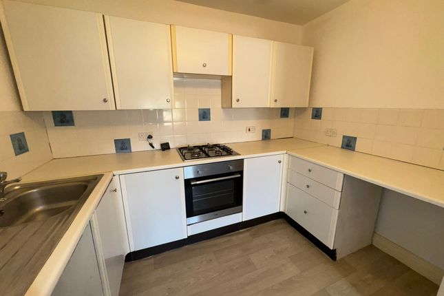 Flat to rent in Slatey Road, Prenton