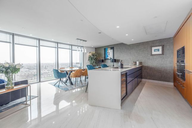 Flat to rent in The Tower, 1 St. George Wharf