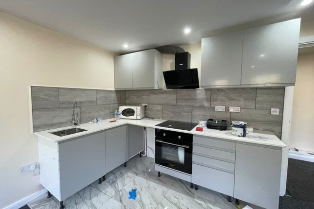 Flat to rent in Western Road, Southall