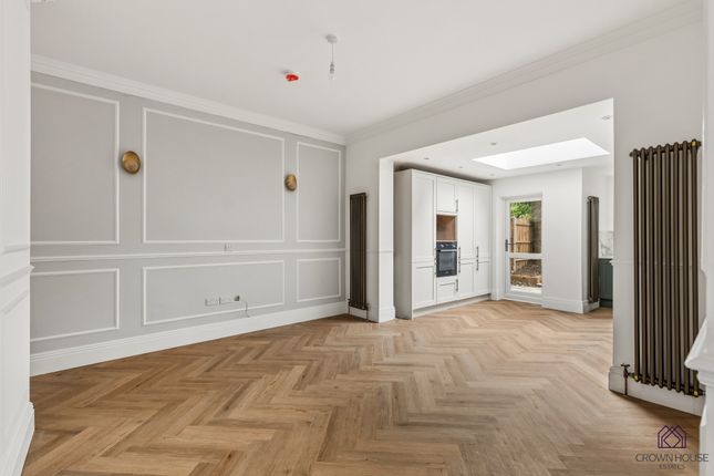 Flat 1,43, Woodside Park Road, London photo 2