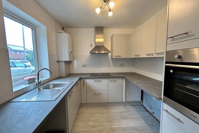 28, The Conifers, Gloucester photo 2