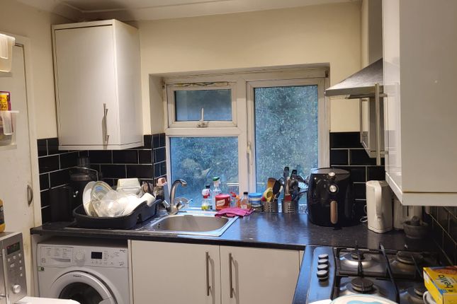 Larch Crescent, HAYES photo 3