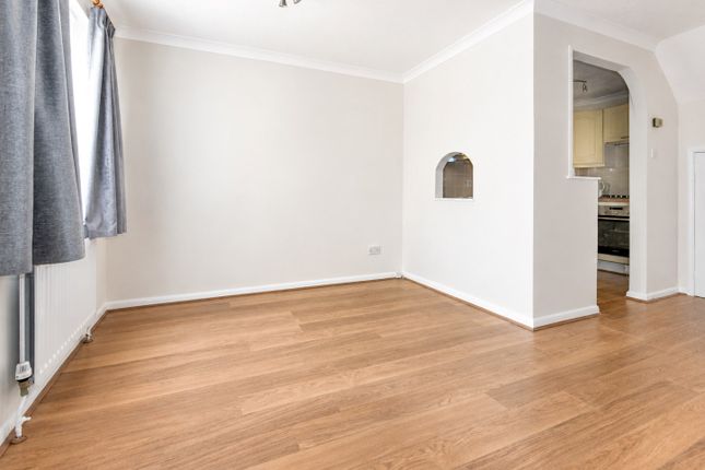 4 Nightingale Mews, Leyton Road, Harpenden photo 3
