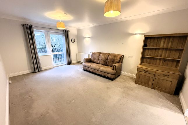 25, Fitzwarren Court, Swindon photo 2