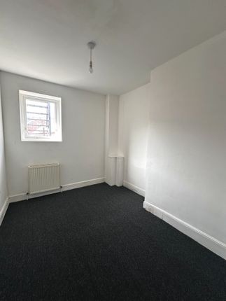 Flat to rent in Toft Green, York