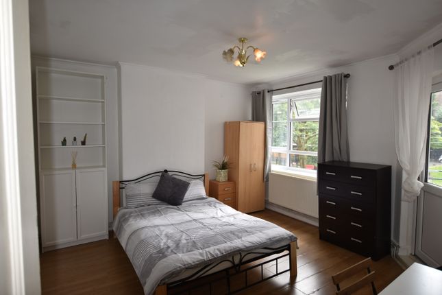 Thumbnail Room to rent in Hargraves House, White City Estate, London