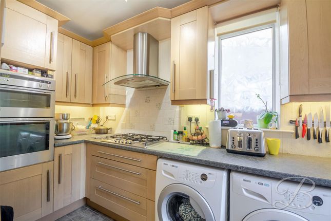 22, Brookside Glen, Chesterfield photo 2