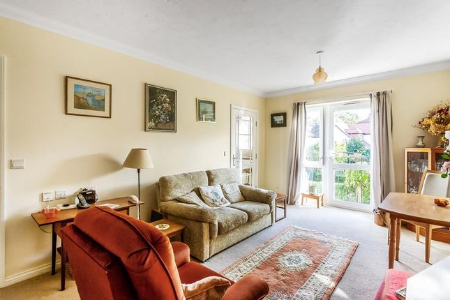 Flat 30 Emmeline Lodge, 27, Kingston Avenue, Leatherhead photo 2