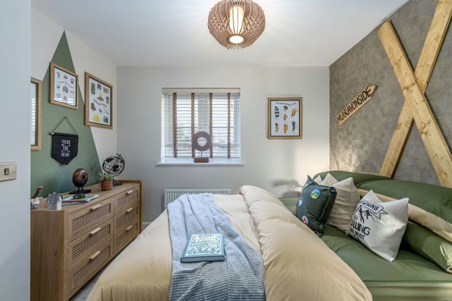 Double Bedroom In 4 Bed Home