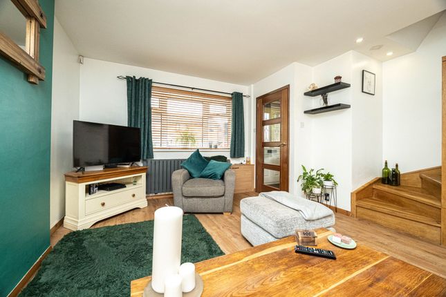 6 Barrett Court, Bury photo 4