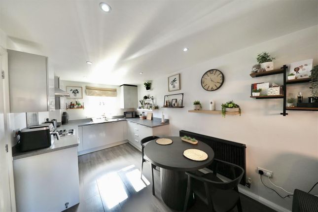 14, Hamlet Drive, Hull photo 4