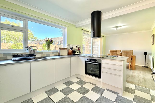 14, Meadow Walk, Gosport photo 2