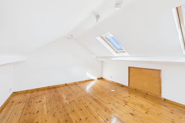 Cam02545G0-Pr0486-Still046