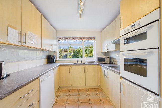 8, Orchard Close, Lydney photo 2