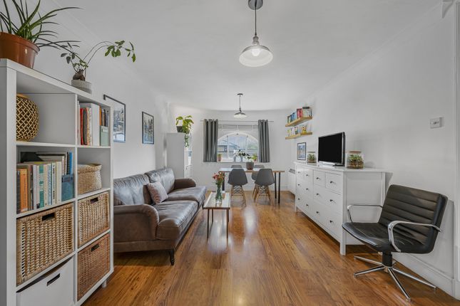 38, Pincott Place, London photo 2