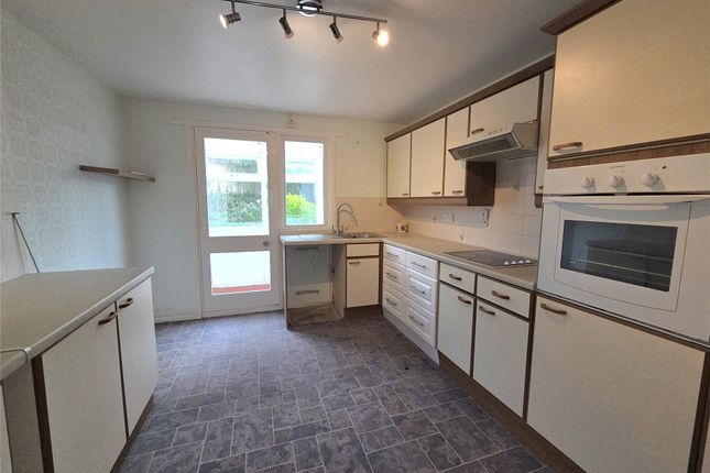 8 Gibbons Fields, Mullion Helston Cornwall, Helston photo 2