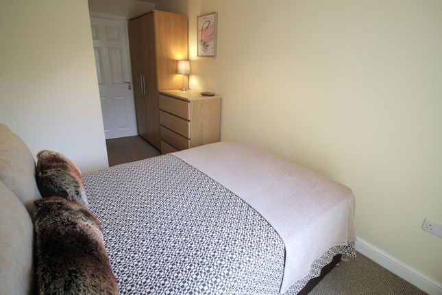 Shared accommodation to rent in First Avenue, Woodlands, Doncaster