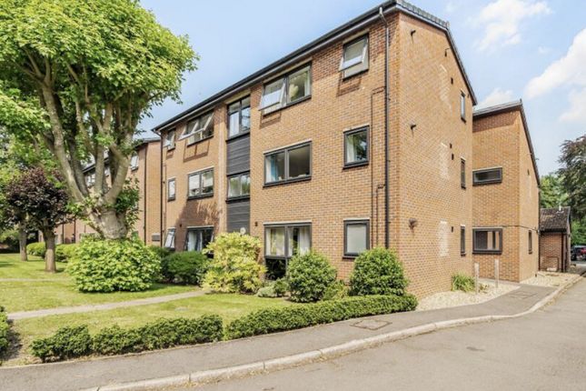 19 Lennox House, Ray Park Avenue, Maidenhead photo 2