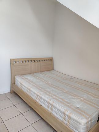 3 bed flat to rent in King Street, Southall UB2
