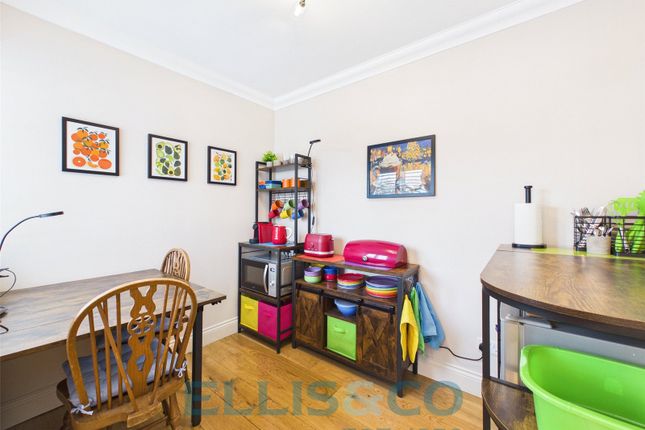 Annexe, 28, Ely Gardens, Kent photo 4