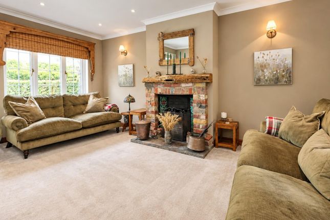 4, Broomhill, Farnham photo 3