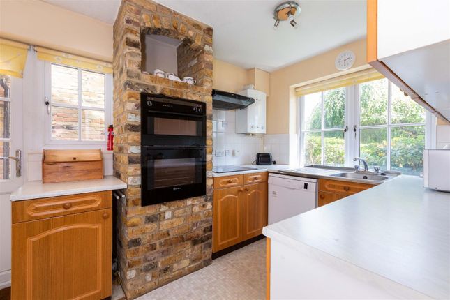 12, Hobbis Drive, Maidenhead photo 4