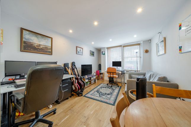 Flat 1, 186, Warham Street, London photo 4