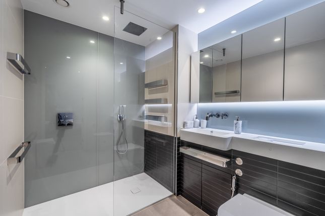 Town house for sale in Circus West, 188 Kirtling Street, London