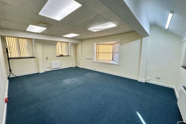 Office to let in First Floor, 2B Eleanor’S Cross, High Street North, Dunstable, Bedfordshire