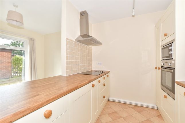 2-bed flat on Hesketh Close, Cranleigh, £200,000