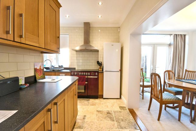 21, Chantry Avenue, Bedford photo 2