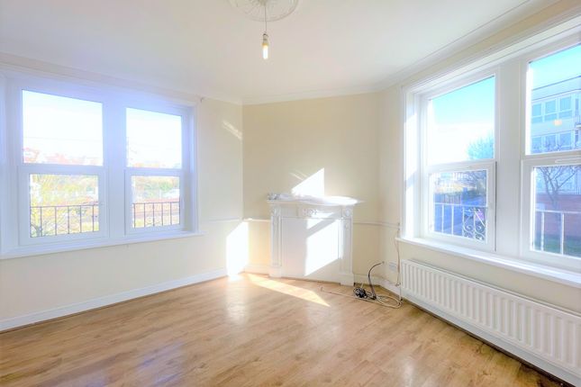 53, Whitefriars Crescent, Westcliff-on-Sea photo 5