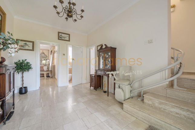 77, Allum Lane, Elstree photo 2